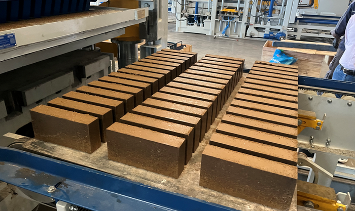 ZN1500 Potpuno automatska mašina za pravljenje cigle omogućava klijentima Istočne Kine u korišćenju resursa mulja